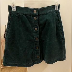 uniqlo dark green button down corduroy skirt with pockets